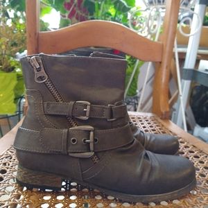 Carlos Santana ankle boots